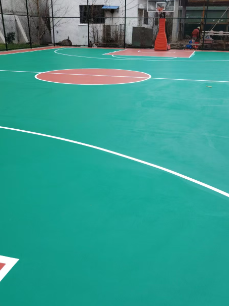 富锦 球场长期使用易出现地面开裂